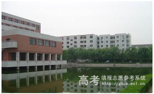 河南科技学院新科学院校园一角